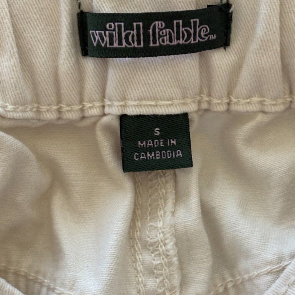 Wild Fable Wide Leg Tapered at Ankle Cargo Pants Cream Size Small NWT - Picture 5 of 9
